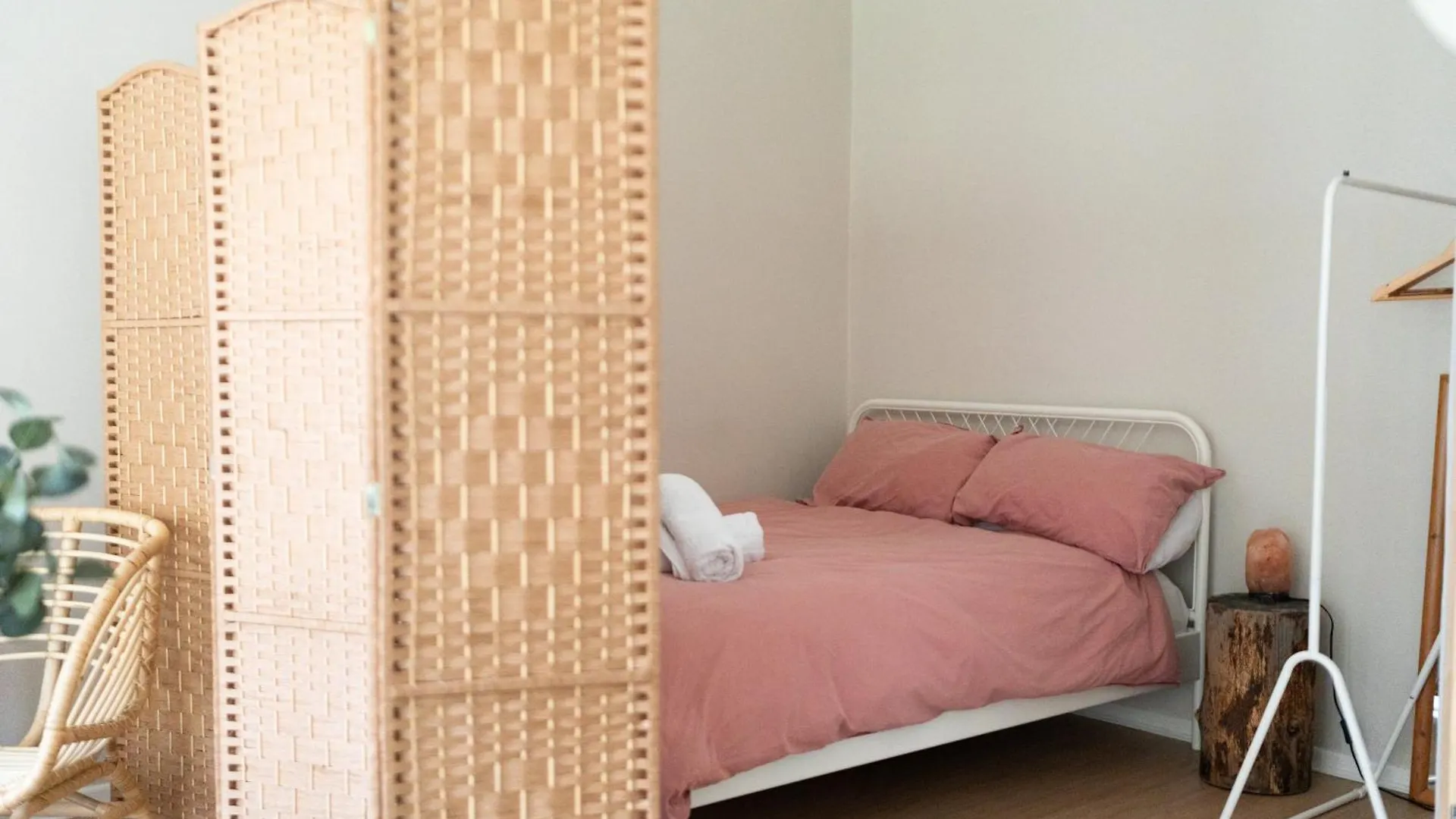 Guest house Studio Cabin In Belfast Hotel